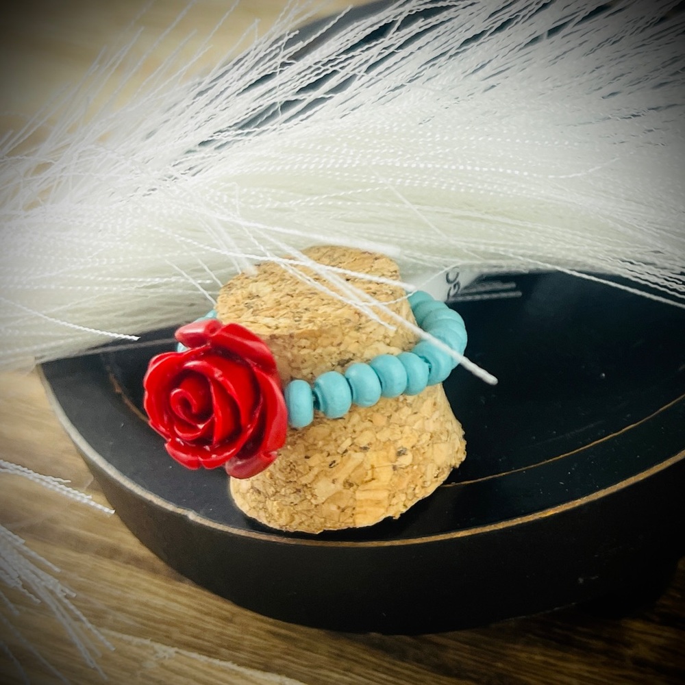 Rose bead with turquoise band statement stretch ring